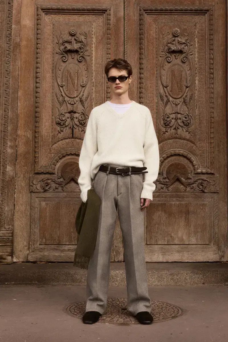 Stu スーパーファイン ウール Vネックニット クリーム Mサイズ
