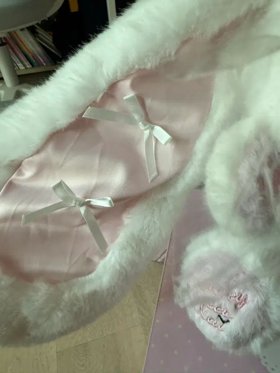 白うさぎ600 赤LEEリボン