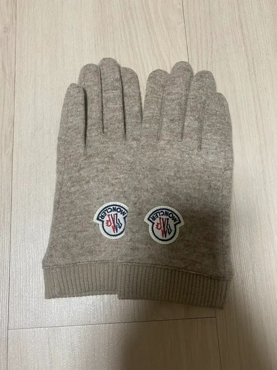 モンクレール レディース ニット手袋