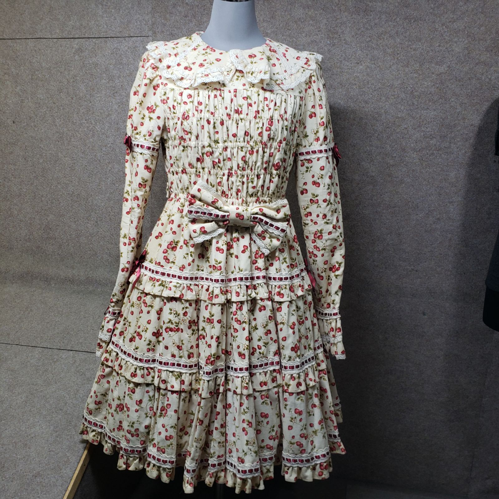 Angelic Pretty ワンピース 長袖 イチゴ柄 フリル・リボン装飾 u7149s
