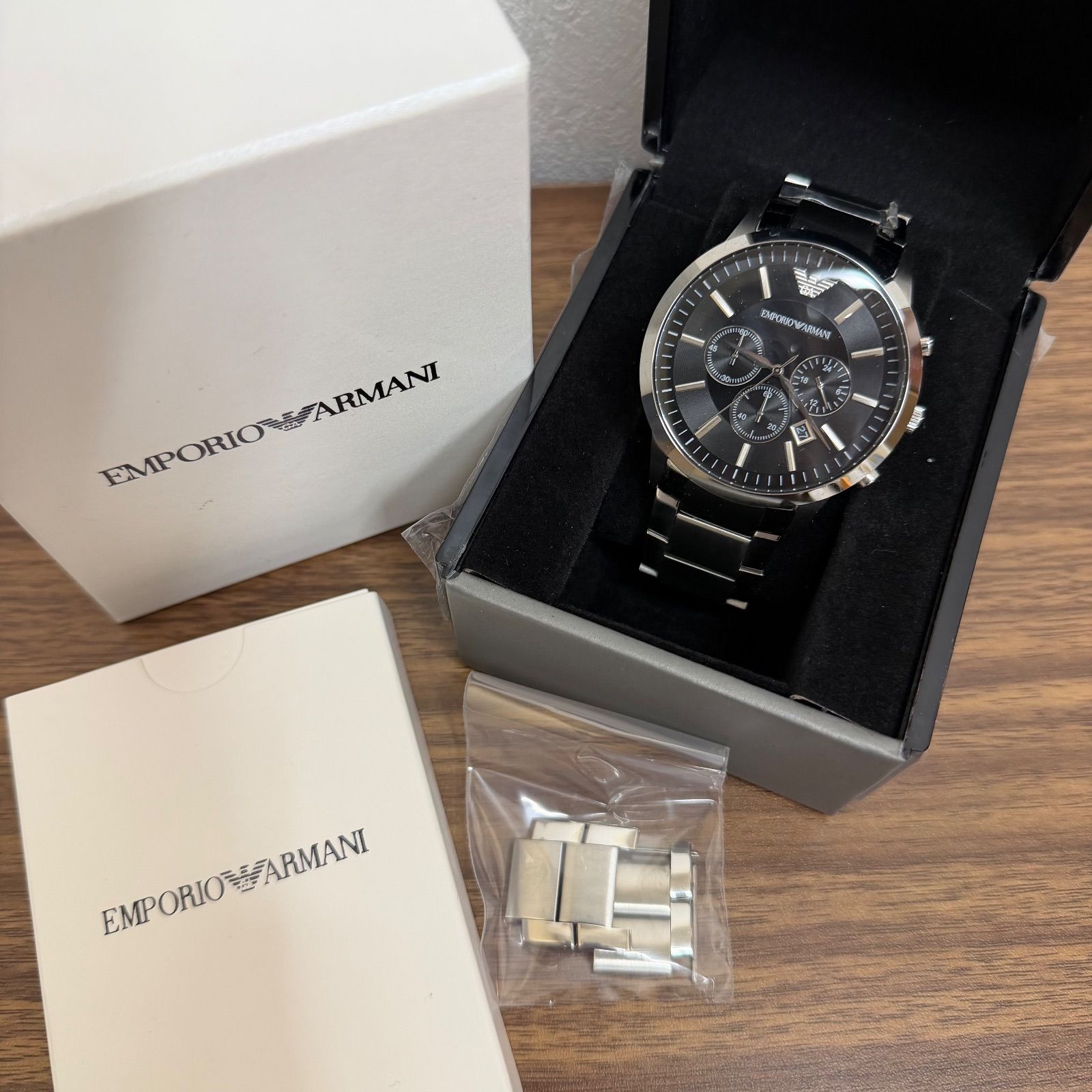 ◎ エンポリオアルマーニ EMPORIO ARMANI 腕時計 ウォッチ クォーツ ロゴ 黒文字盤 シルバーカラー 銀色 クロノグラフ カレンダー付き AR 2460