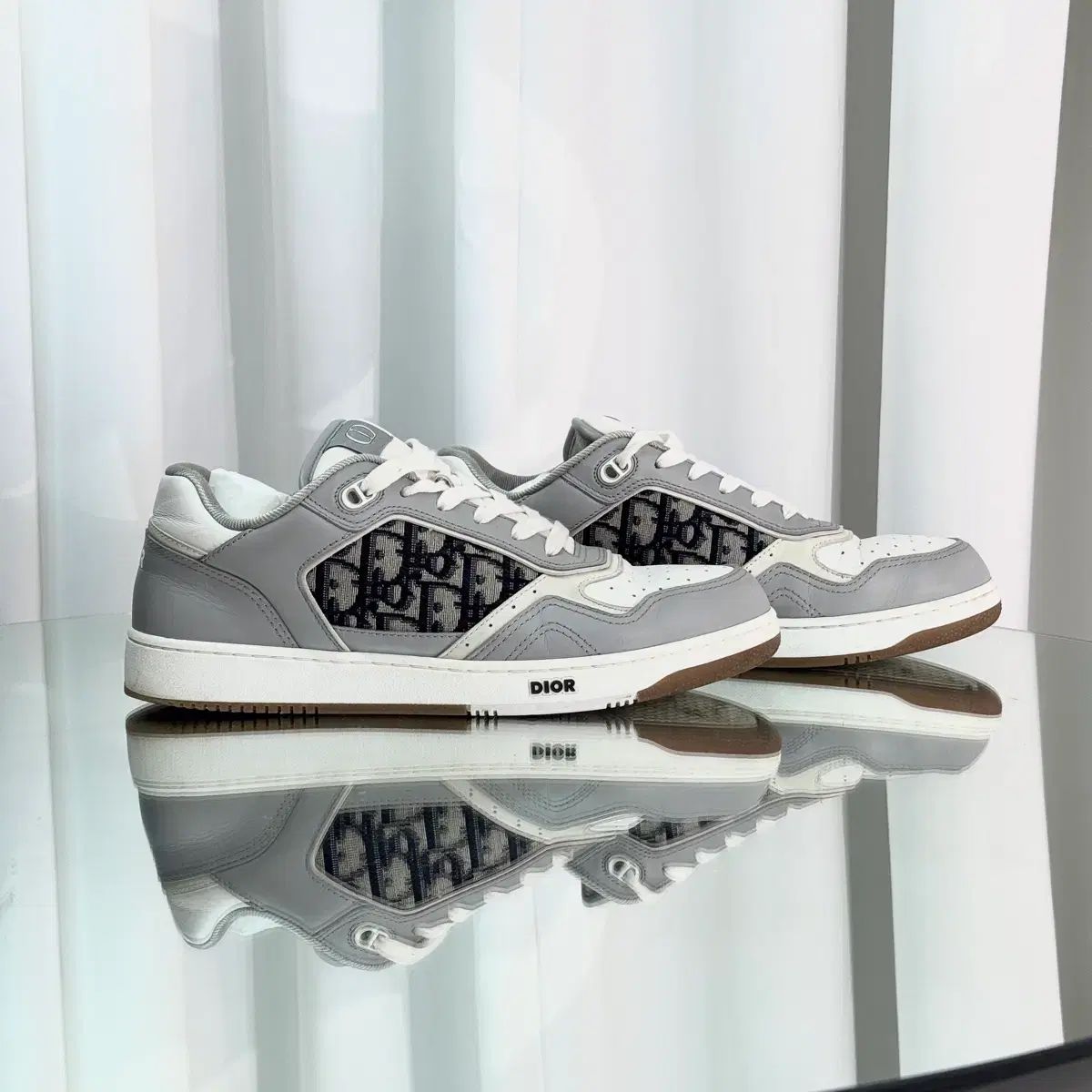 ロートップ スニーカー