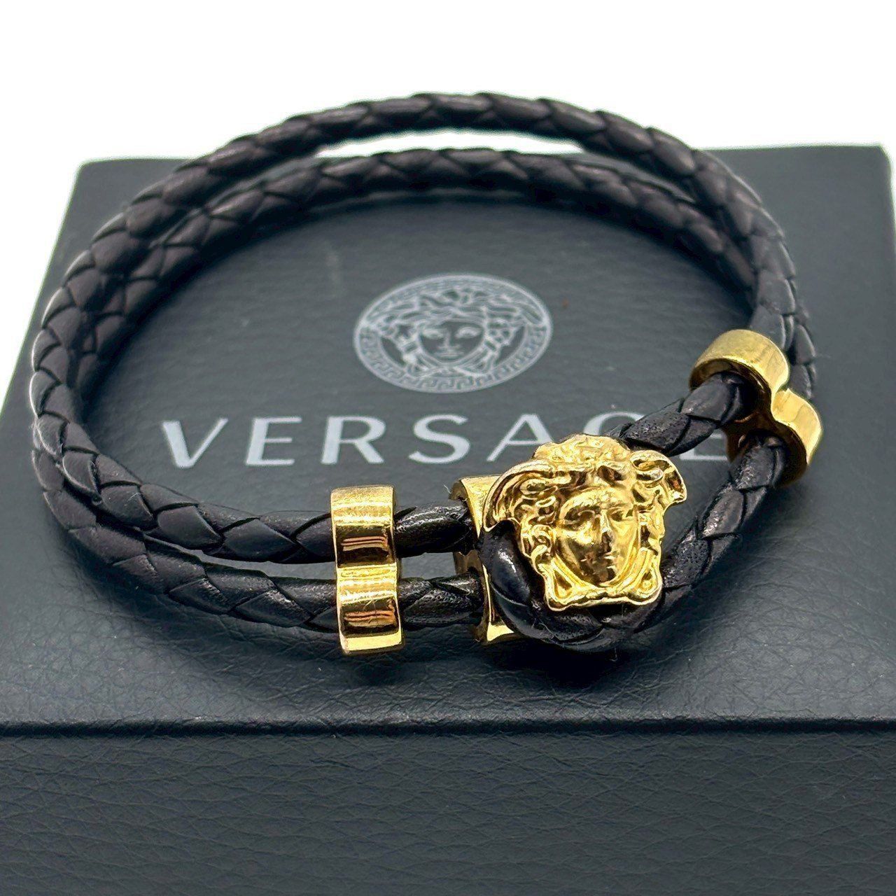 強さを、飾れ】 VERSACE ブレスレット メデューサ 編み込みレザー