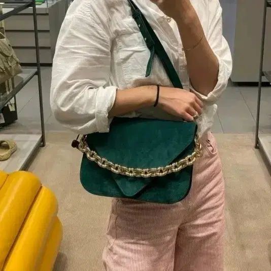 ボッテガ ヴェネタ スウェード ボールドチェーン エンベロープ マウントバッグ