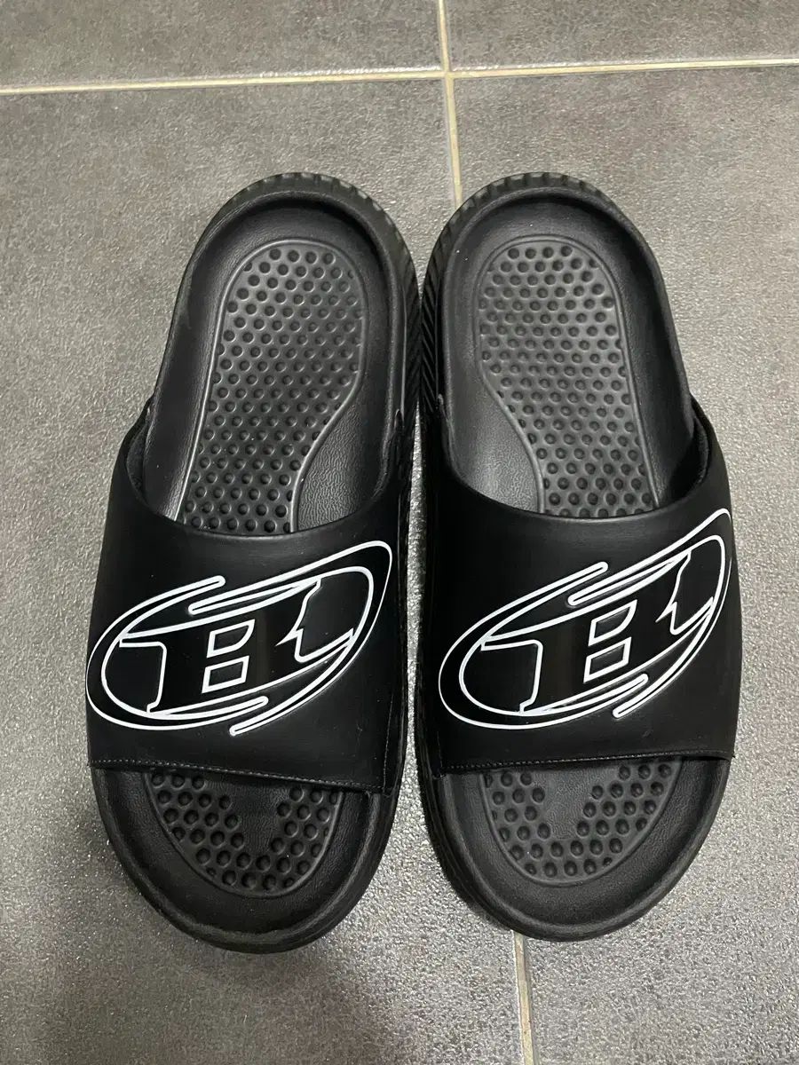 250 BORN TO WIN スリッパ