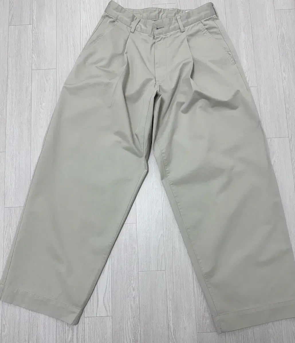 XS Years ago ONE WATCH ONEタックワイドチノアイボリー