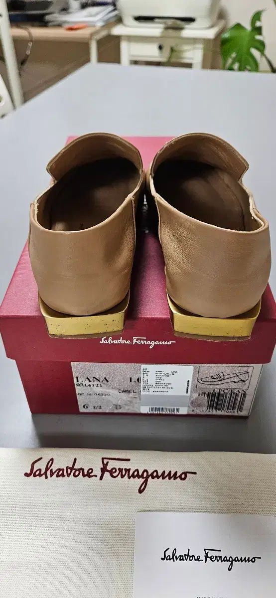 フェラガモ Lana キャメル 235 240 mm フリル付き スカート