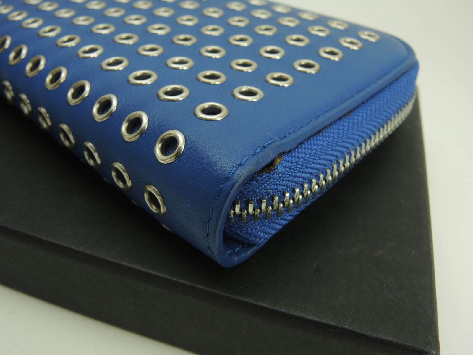 新品未使用 VERSACE ヴェルサーチェ 長財布 ラウンドジップ ブルー 極美品】VERSACE ヴェルサーチ 長財布 ラウンドジップ レザー 革 ロゴ