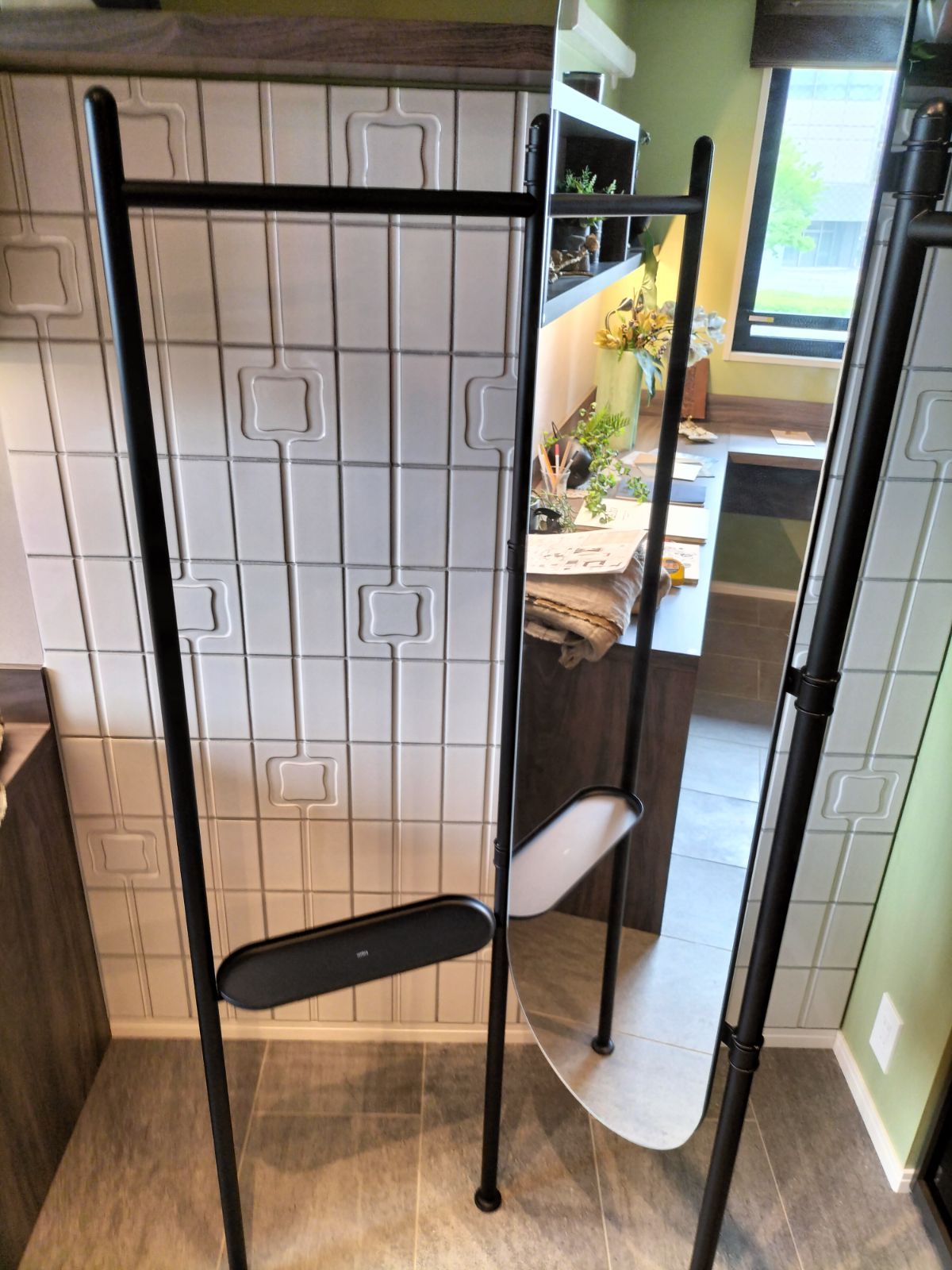 ハンガーラック◆ヴァラ フロアミラー◆展示品 (JTH06-m) umbra ヴァラ フロアミラー ハンガーラック モデルルーム展示品 (JTH06