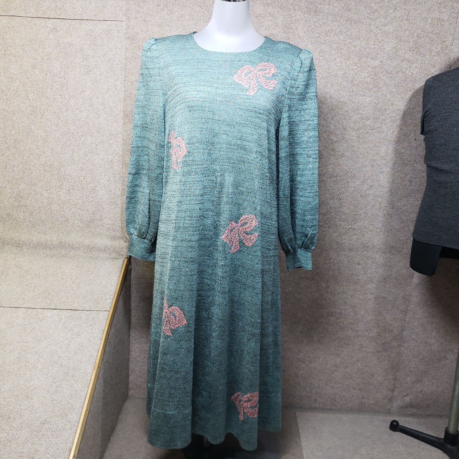 斎藤都世子ニット 斎藤都世子 ラメ入りニットワンピース リボン柄 長袖 グリーン系