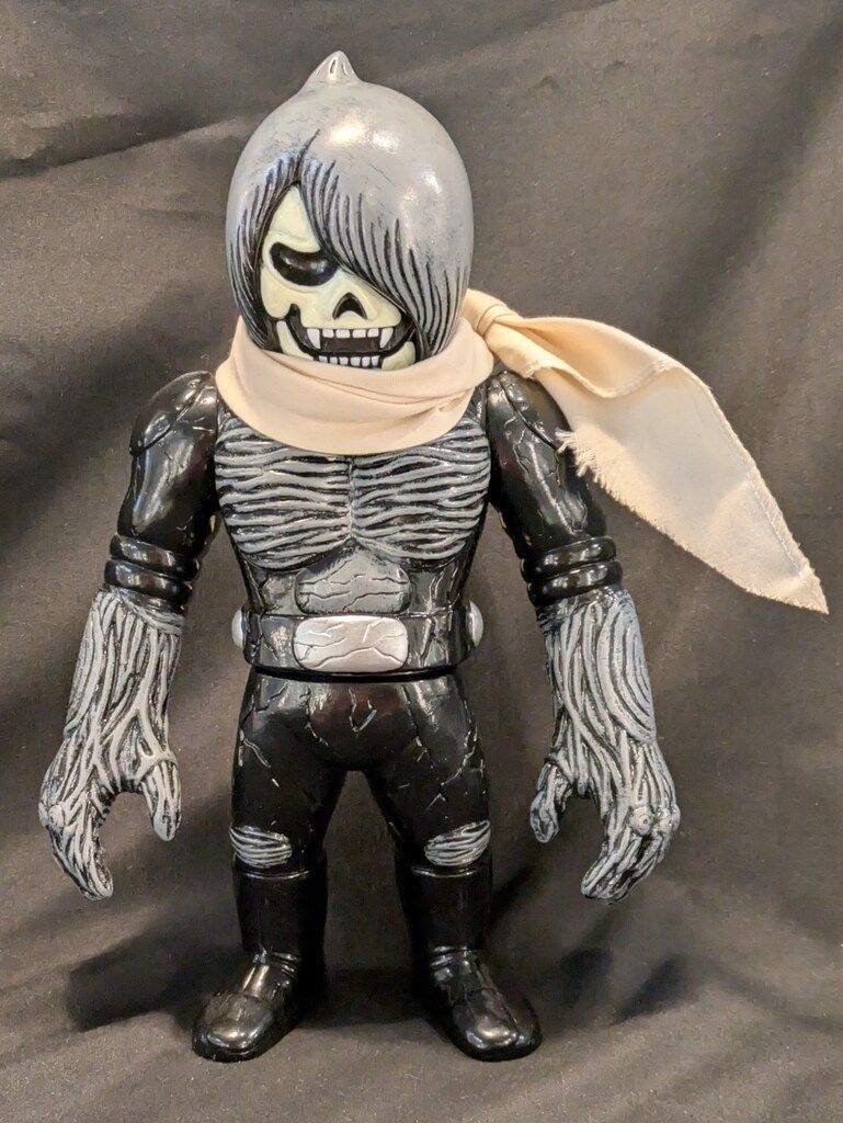 REALHEAD ゴーストサイダーⅣ 黒成型 クリーム顔 グレー髪 白マフラー