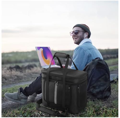 ケーブルや小物類も収納