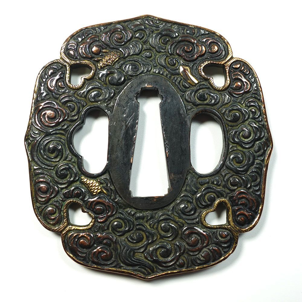 ☆雲龍鐔 赤銅地太刀木瓜形雲龍図鐔 無銘 高肉彫 金色絵 覆輪 両櫃孔