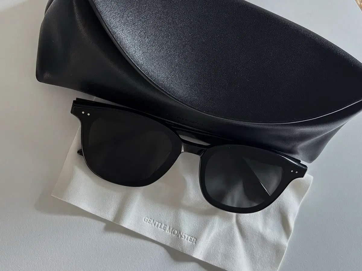  GENTLE MONSTER ジェントルモンスター JUUDGE 01 ブラック サングラス サングラス 小物