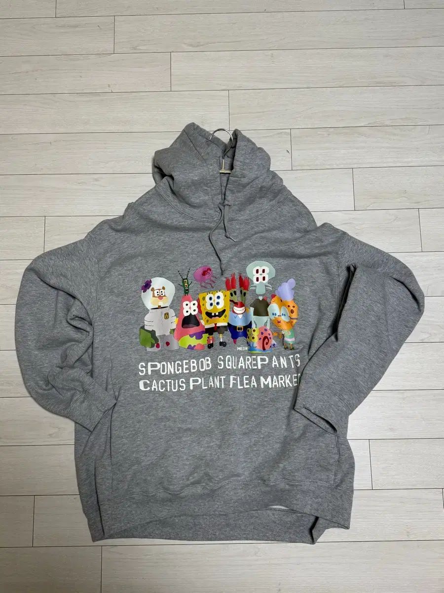 ユニクロ スポンジボブ WHOトゥー版 Tシャツ 出品 ショップから
