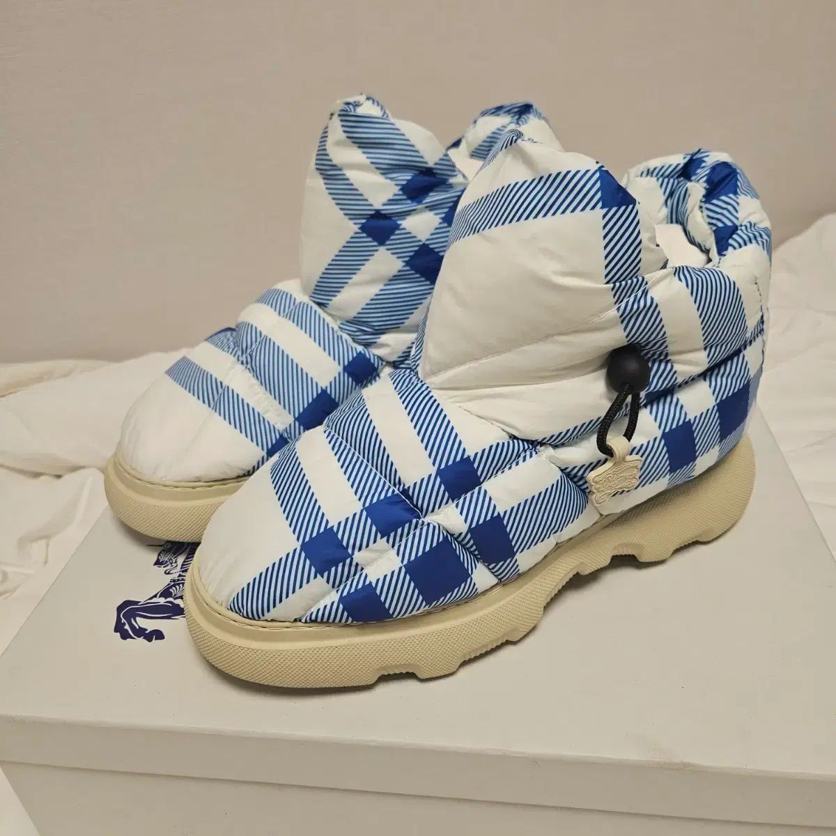 バーバリー キルティング チェック ピロー ブーツ - メルカリ