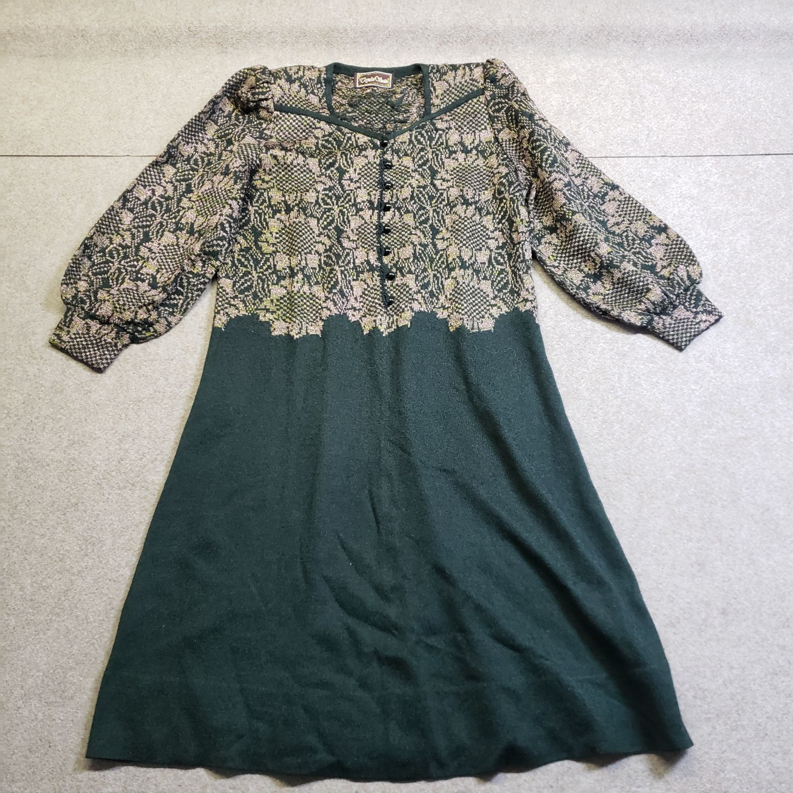 【斎藤都世子】ニットワンピース　編み込み　フィット＆フレア　美シルエット 斎藤都世子 ニットワンピース ジャガード織 切替デザイン u7158s