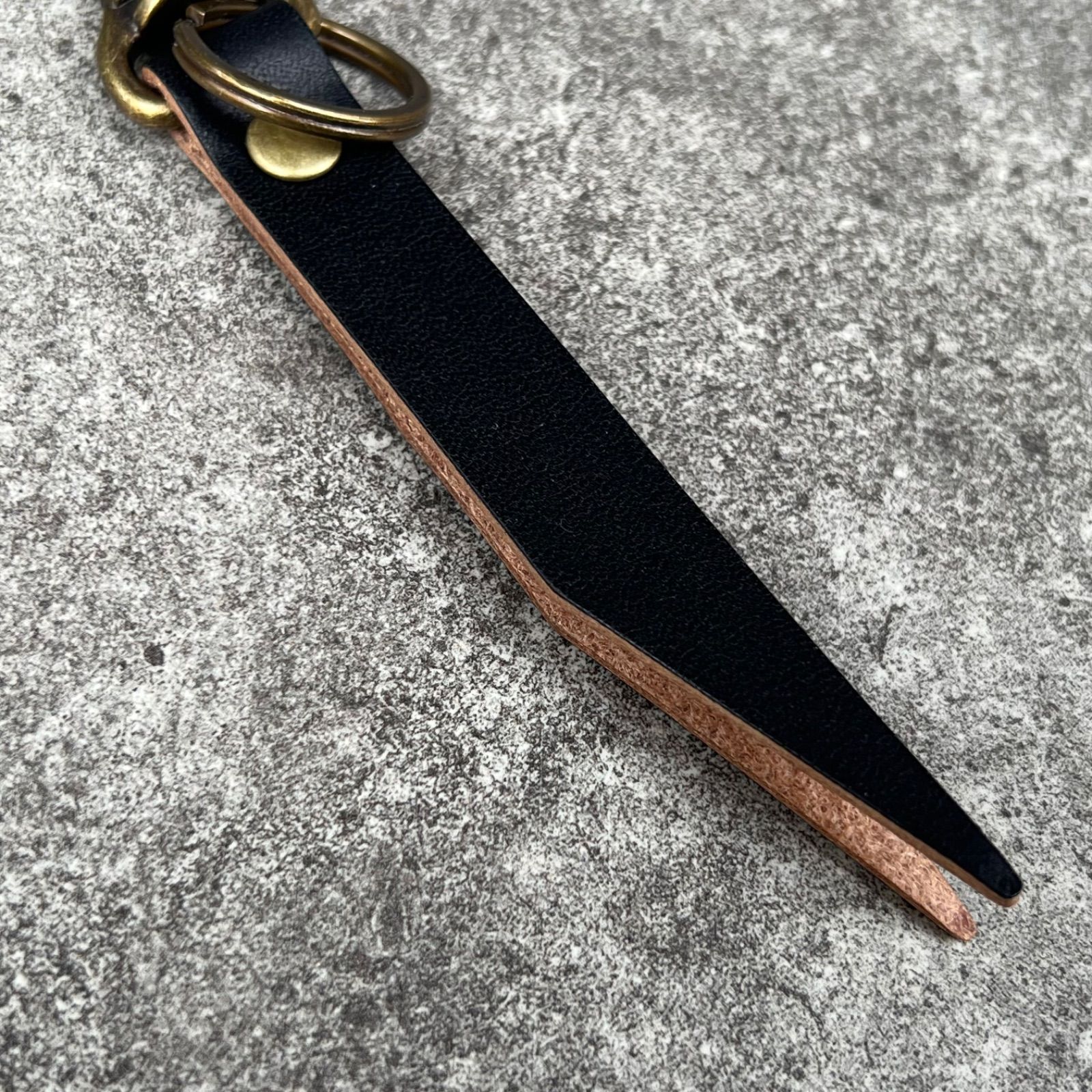 栃木レザー茶芯ブラック オイル多脂革 キーホルダー キーリング