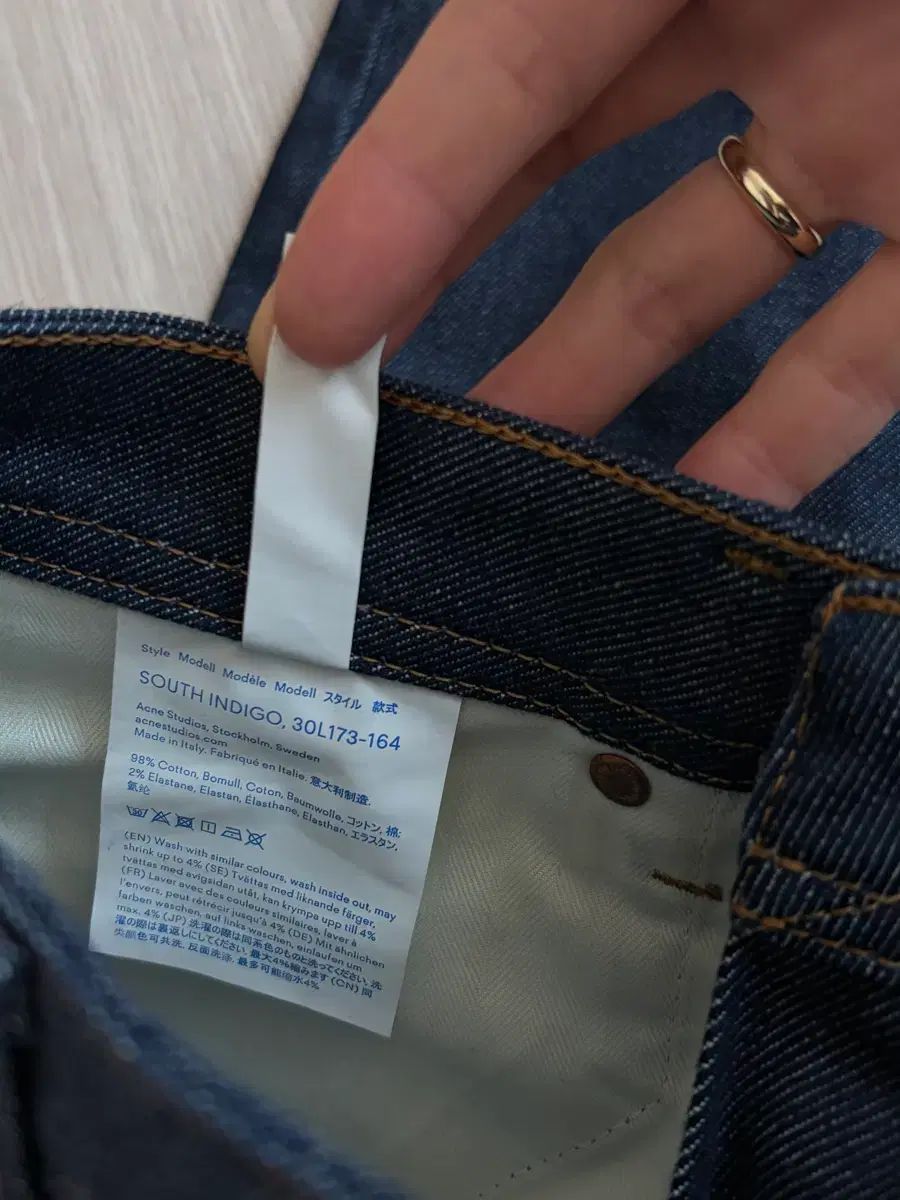 アクネストゥディオズ セルビッジ