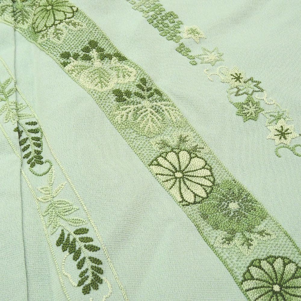 青みがかった緑色に相良刺繍を交えた刺繍の付け下げ 着物 未着用