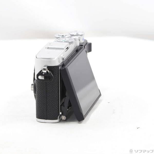 〔 品〕 OLYMPUS PEN E P 7 ボディ シルバー 262