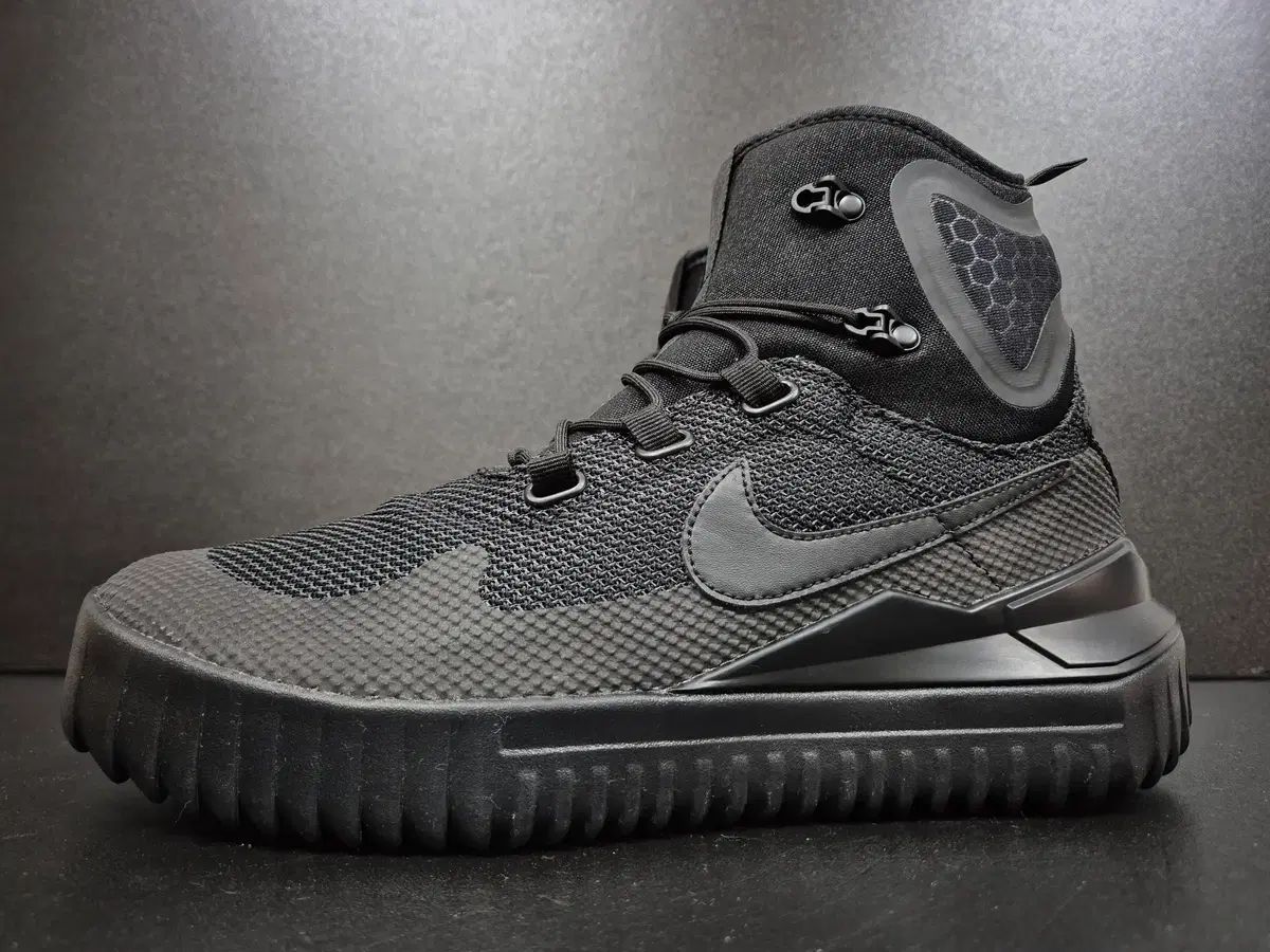 ナイキ エア ワイルド ハイトップ ブーツ 270