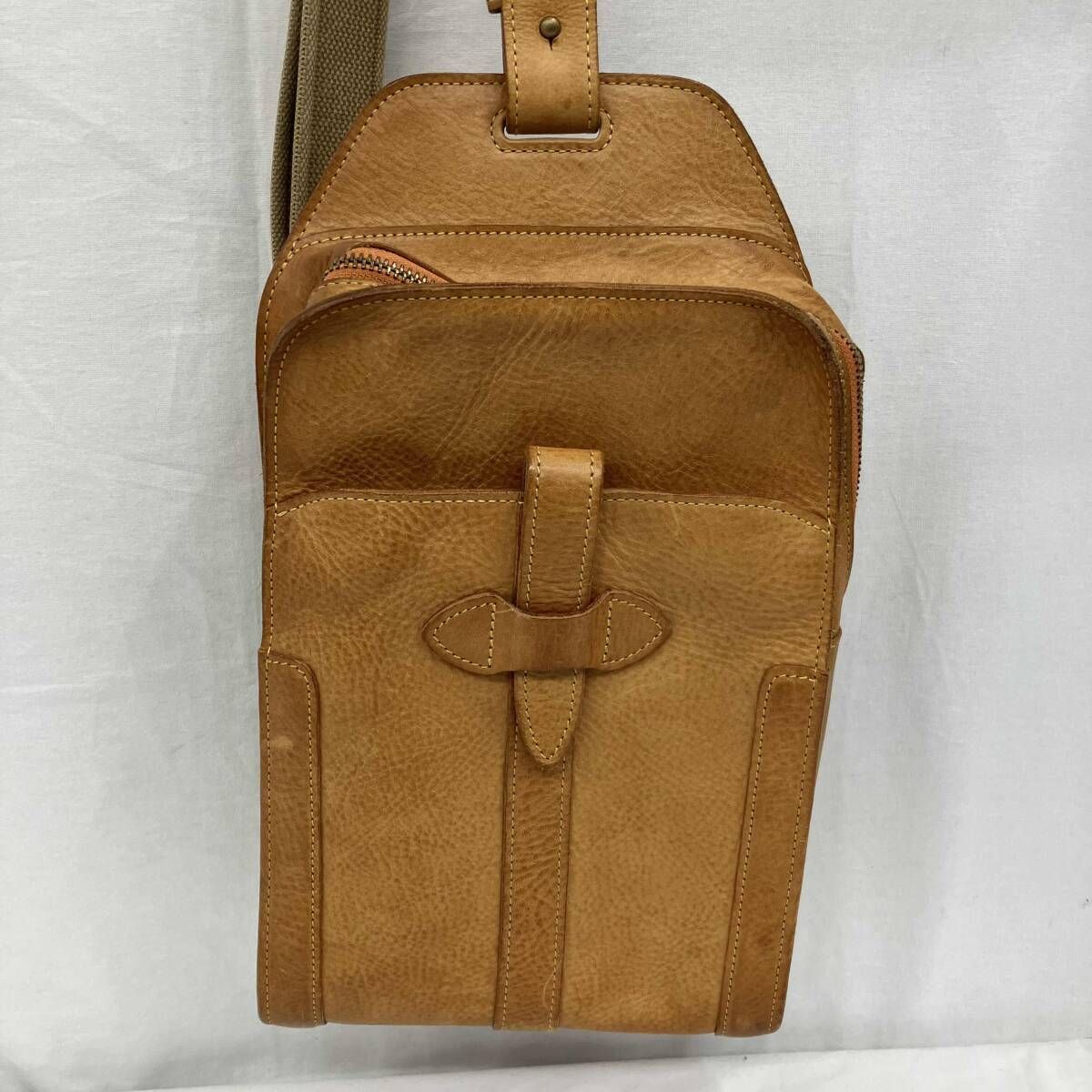 SERRATURA セッラトゥラ ボディバッグ