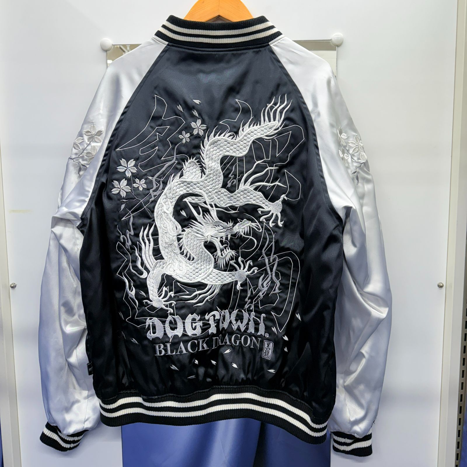 △▽△0104 DOG TWON 黒龍 BLACK DRAGON 龍 刺繍 スカジャン 中古品