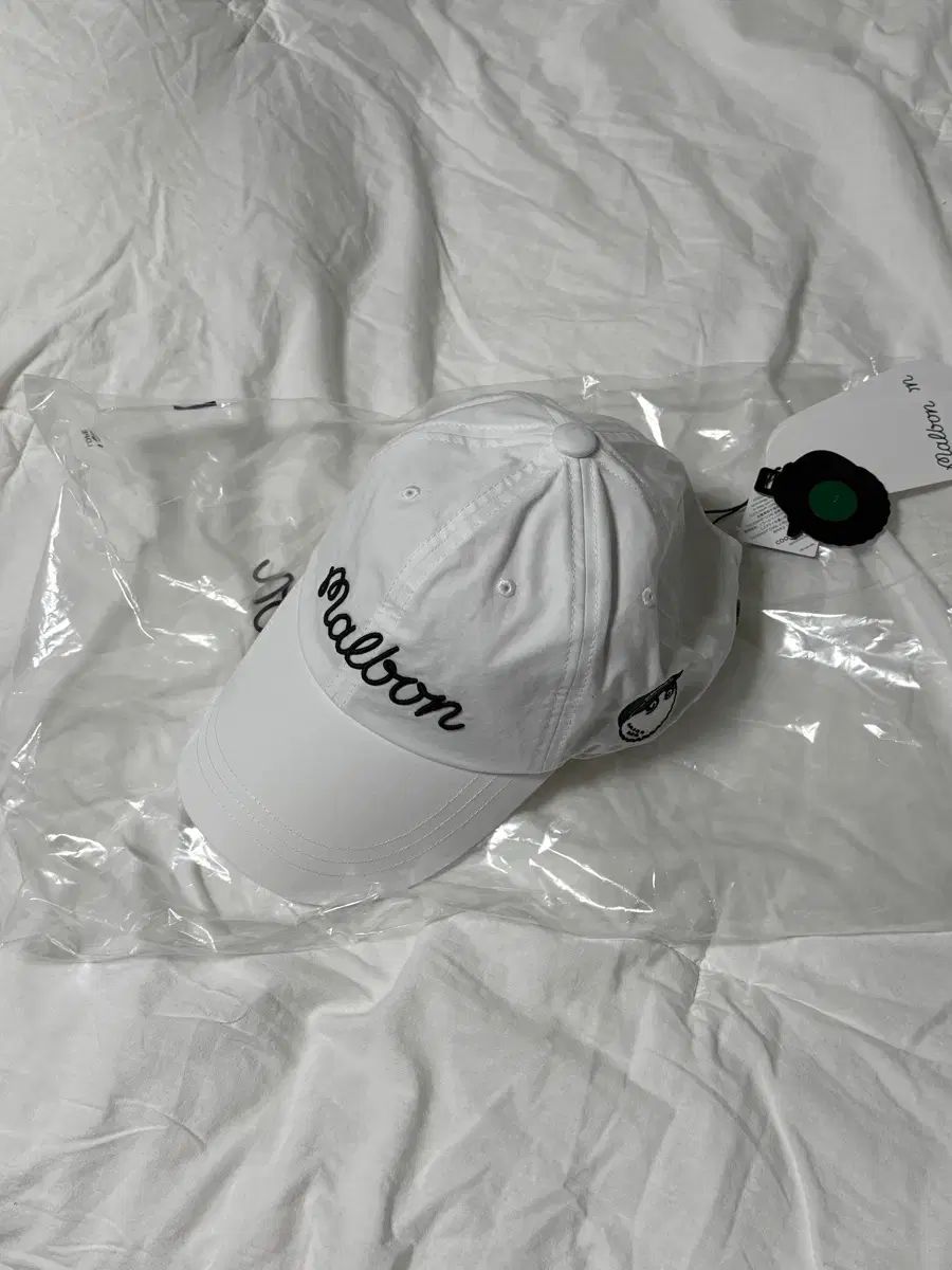 マルボンゴルフ 白 ボールキャップ