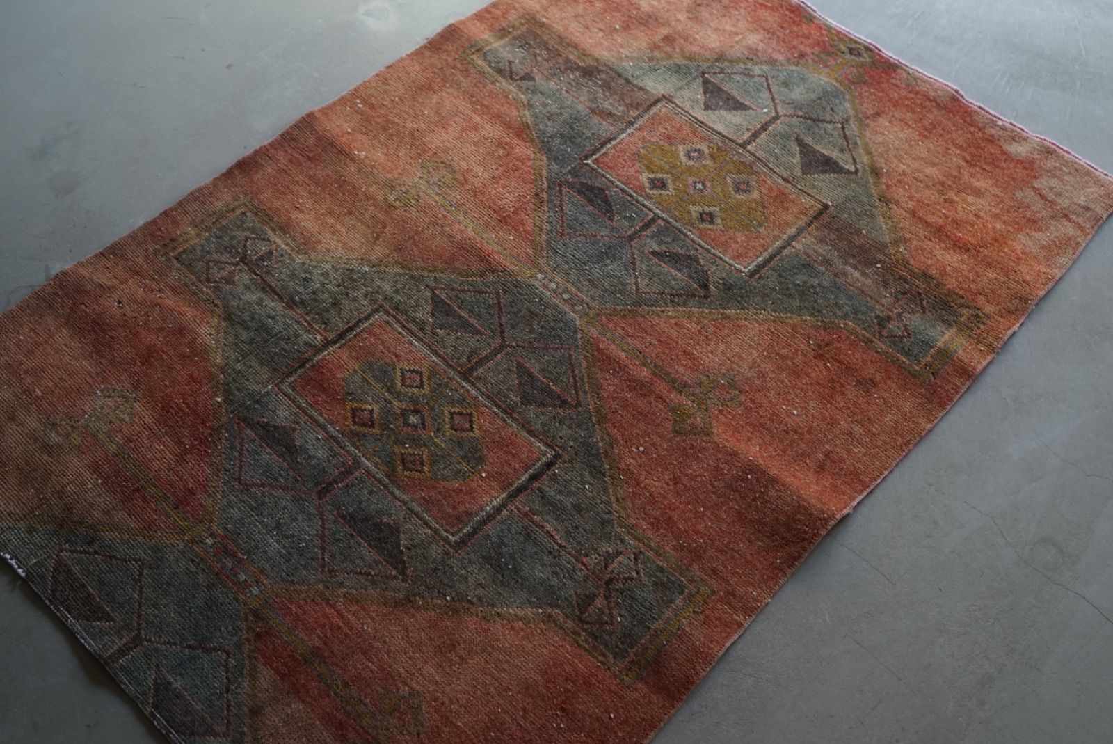 ヴィンテージラグ トルコ ウシャク オレンジ スモールサイズ 1970年代