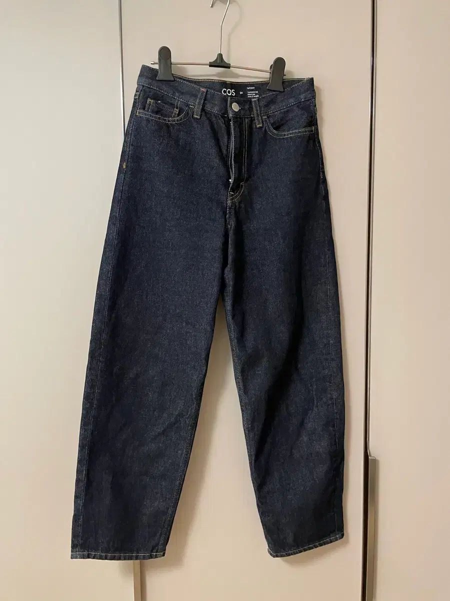 COS テーパード ハイウエスト アンクル デニム 24
