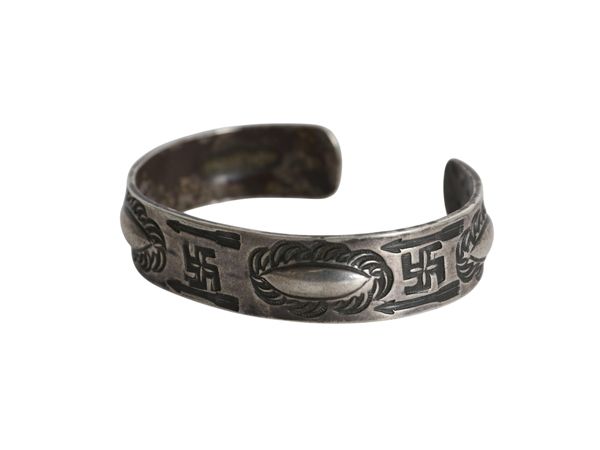  な ! 30 s ナバホ スワスティカ スタンプ インゴット シルバー バングル ヴィンテージ インディアン ジュエリー ブレスレット 逆卍 アロー バングル リストバンド アクセサリー