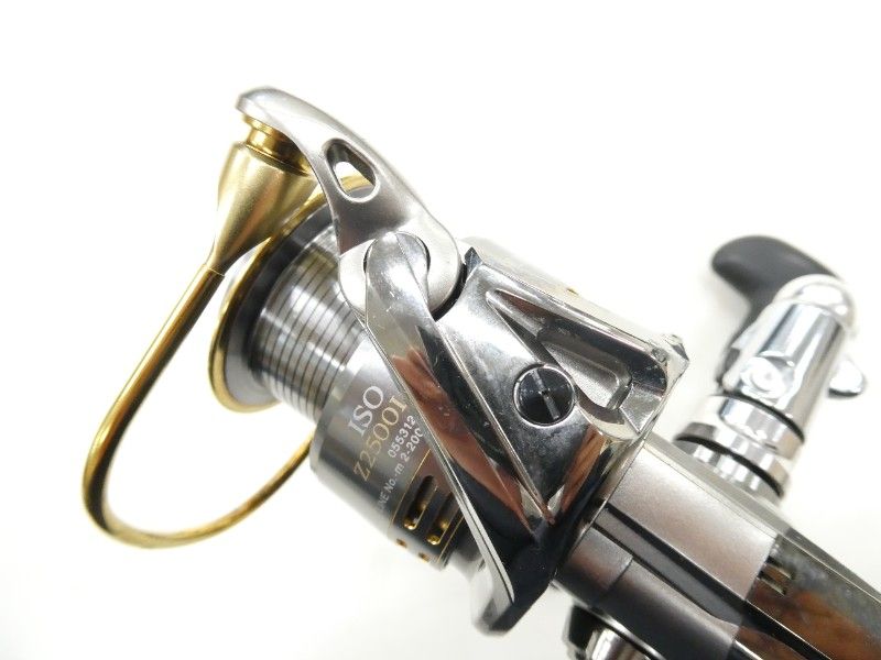 ダイワ 06トーナメント ISO Z2500LBD (04-9401220002) - メルカリ