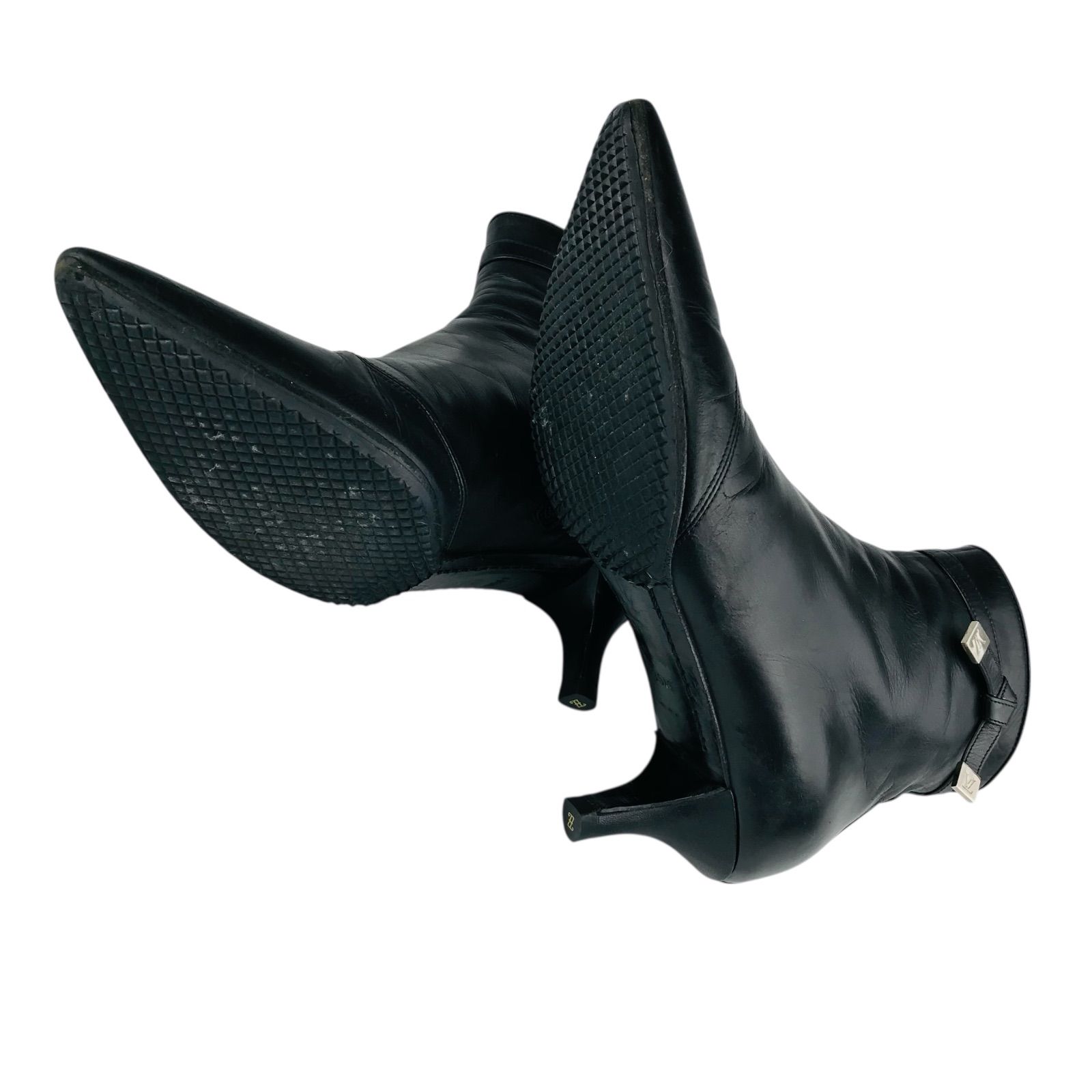 ルイヴィトン　LOUIS VUITTON ショートブーツ　ブーティ　レザー　黒 すらっと足長に見せてくれる♪】ルイヴィトン アンクルブーツ (Louis