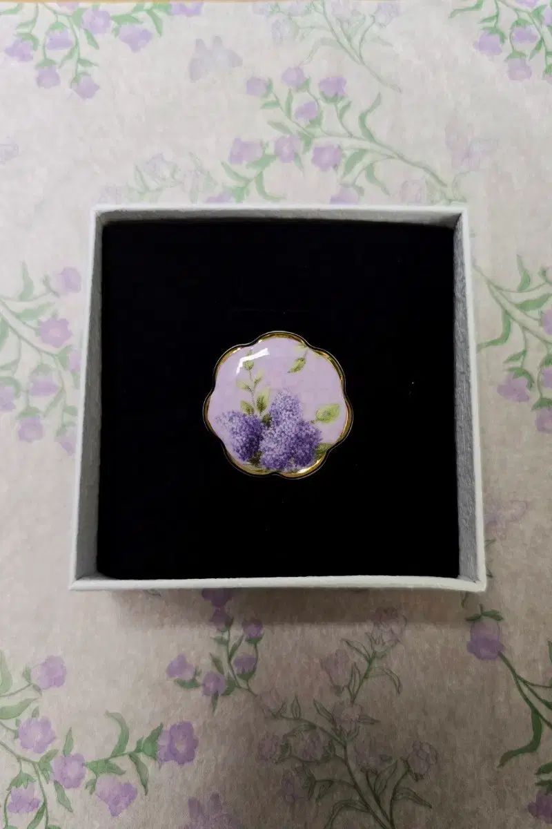 オリジナル ヴィンテージ ブローチ ロイヤルアルバート ラベンダー 花 ゴールド 装飾