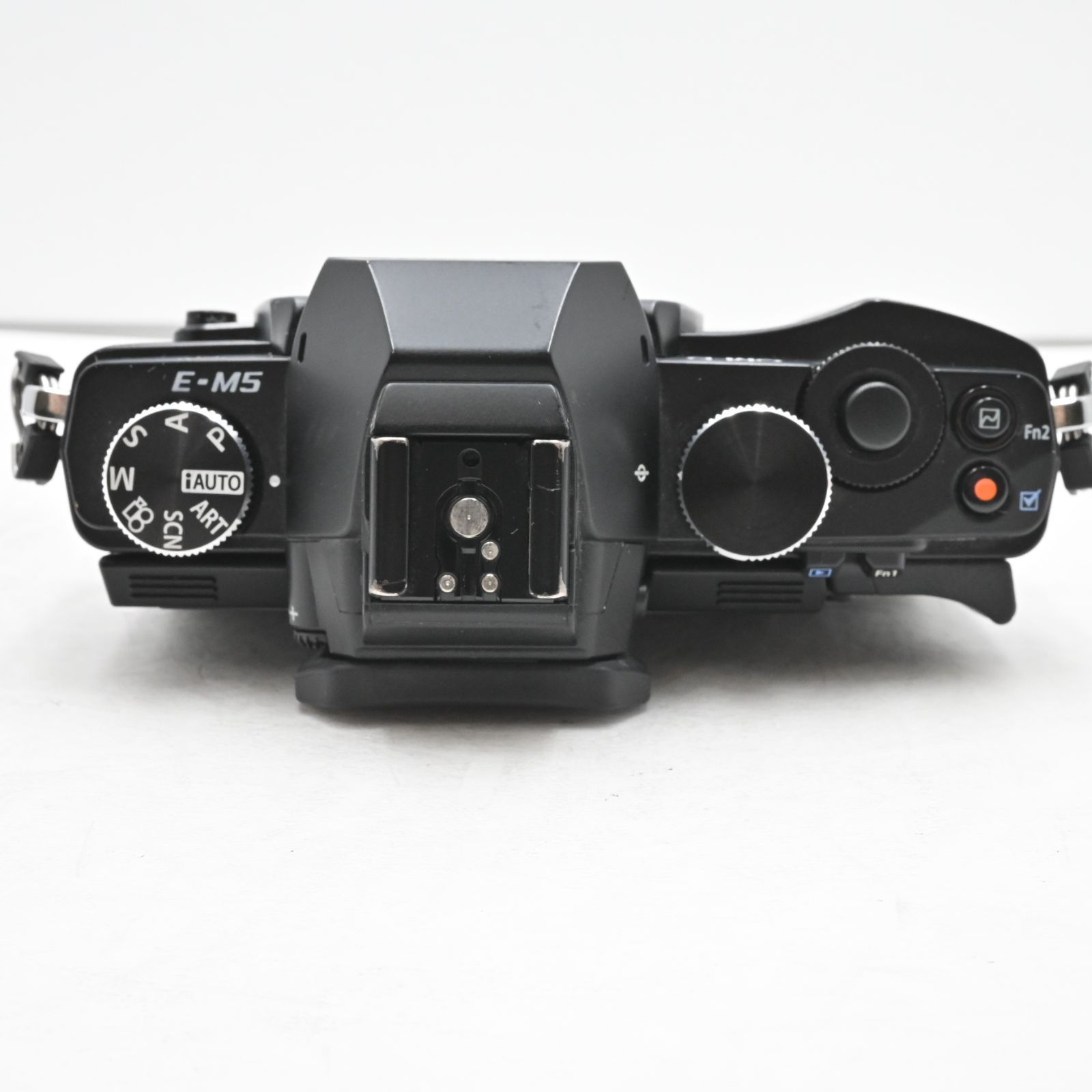 OLYMPUS ミラーレス一眼 OM-D E-M5 ボディ ブラック - メルカリ