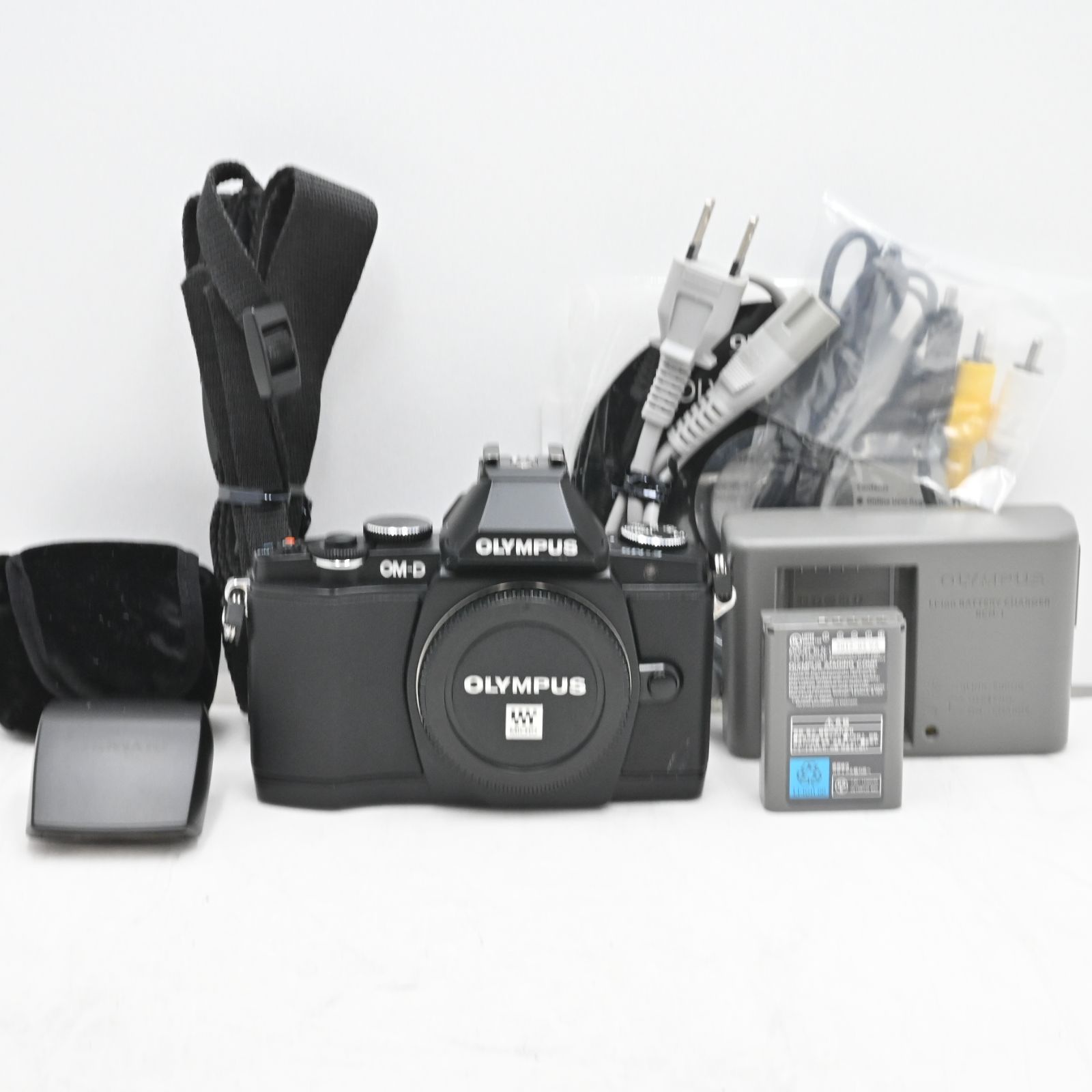 OLYMPUS ミラーレス一眼 OM-D E-M5 ボディ ブラック - メルカリ