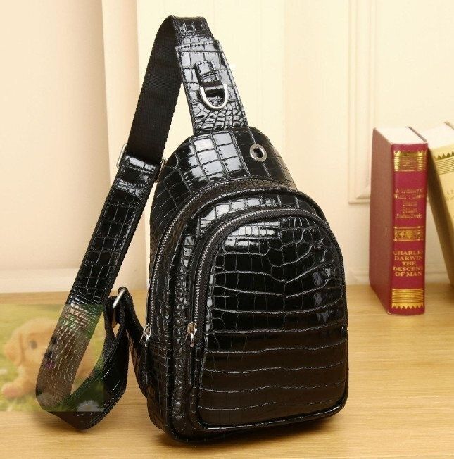 製品 クロコダイル本革 ワニレザー メンズバッグ 斜め掛け ボディバッグ 大容量 本革 センター取り アウトドア スリングバッグ
