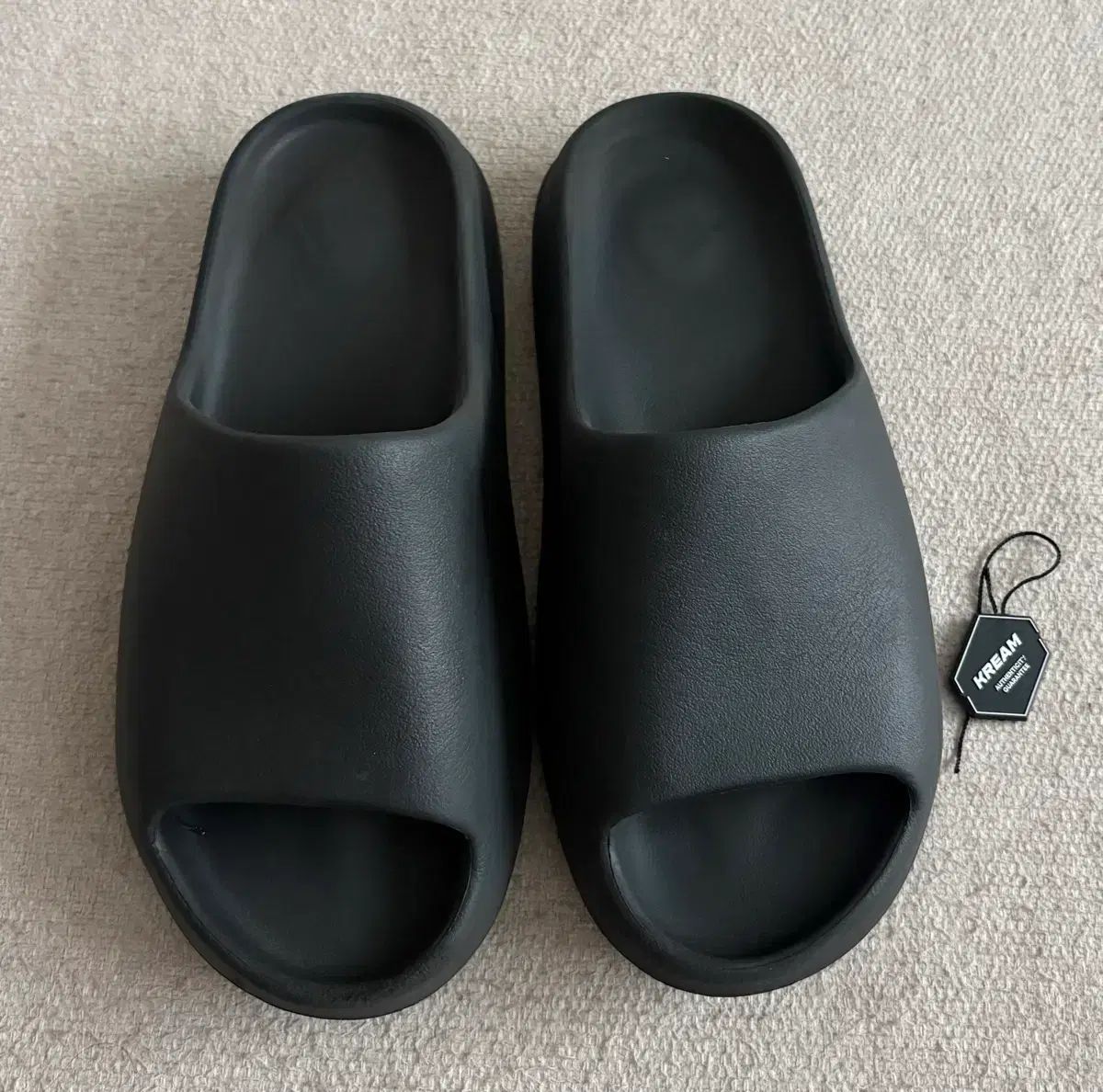 アディダス イージー スライド オニキス 305