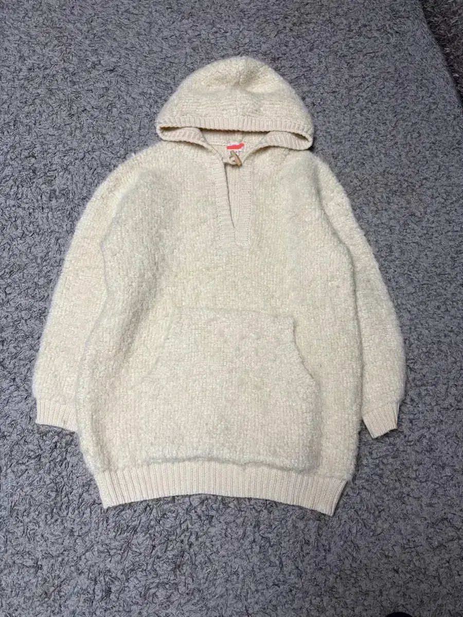 アイボリー ウールアルパカ フーディ ニットウェア