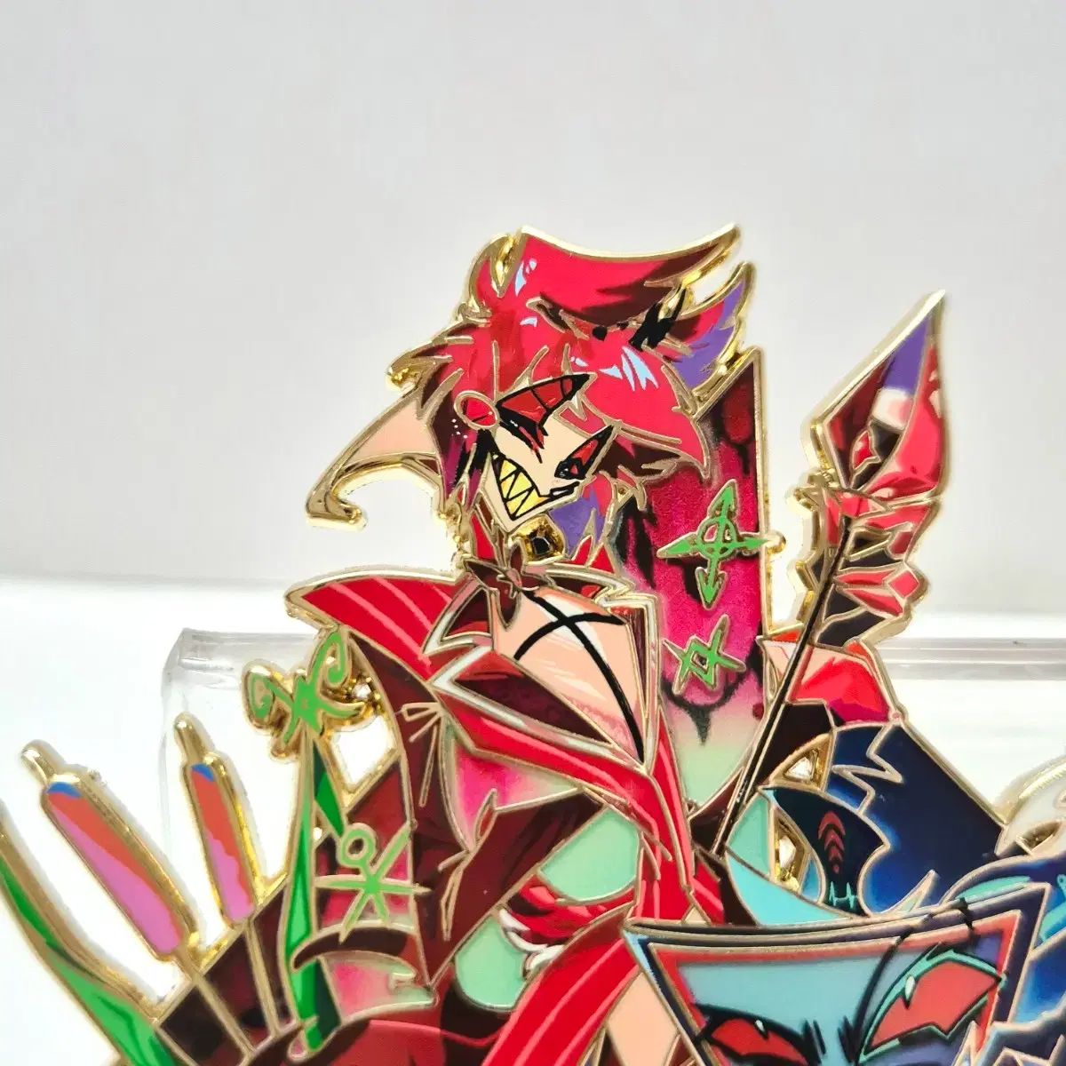 ハズビンホテル アラスター ヴォックス メタルバッジ A