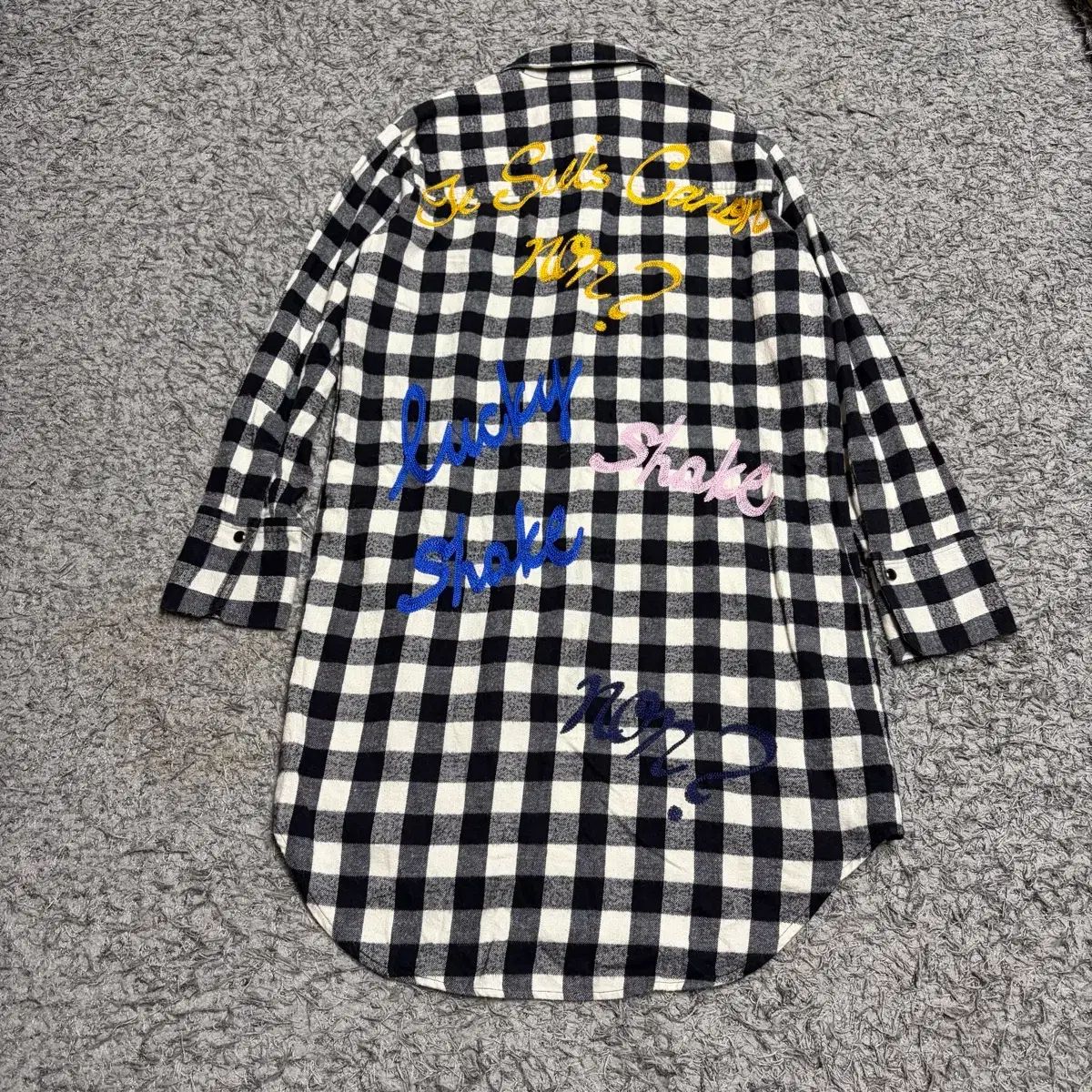 LUCKY CHOUETTE レタリング 刺繍 シャツ ONE PIECE