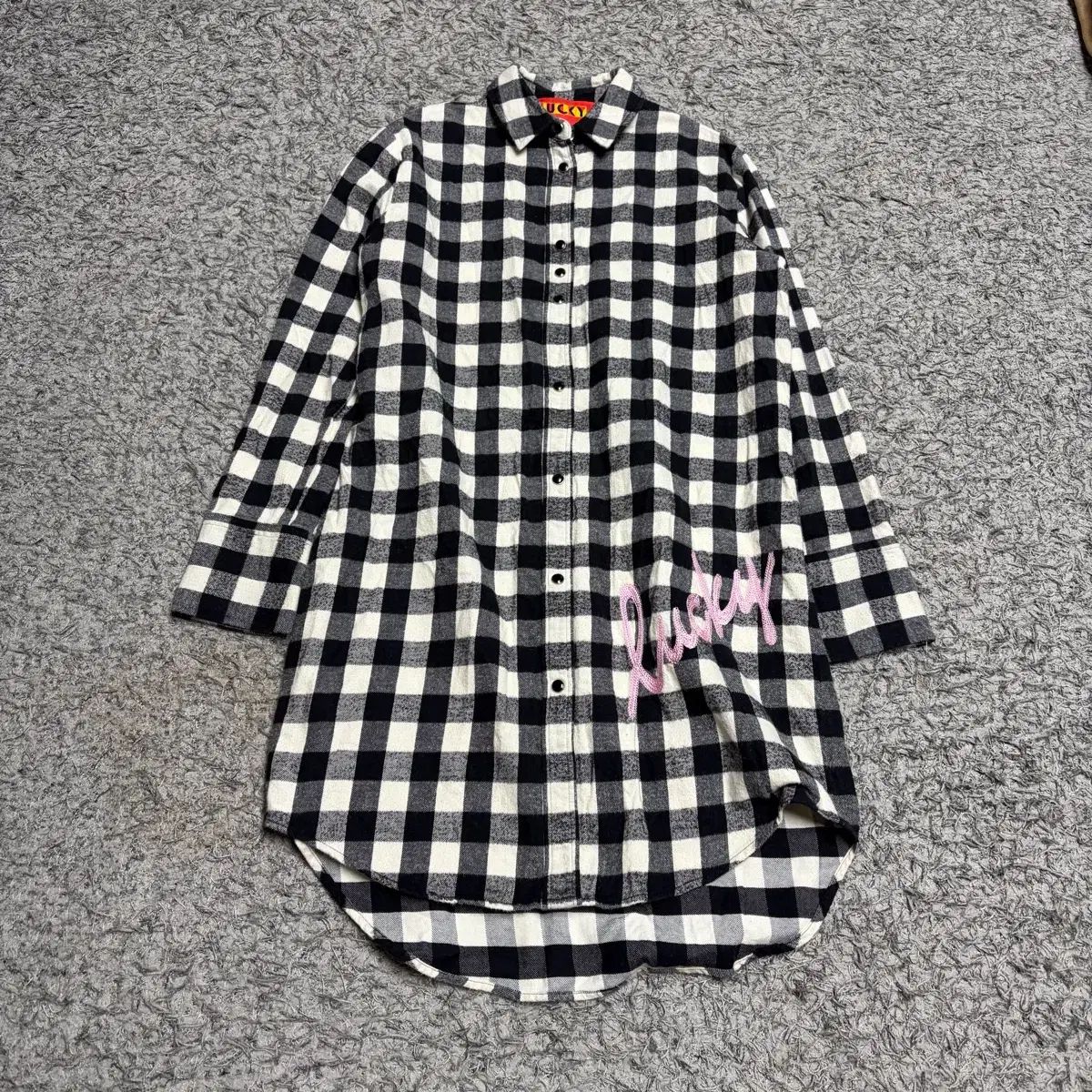 LUCKY CHOUETTE レタリング 刺繍 シャツ ONE PIECE