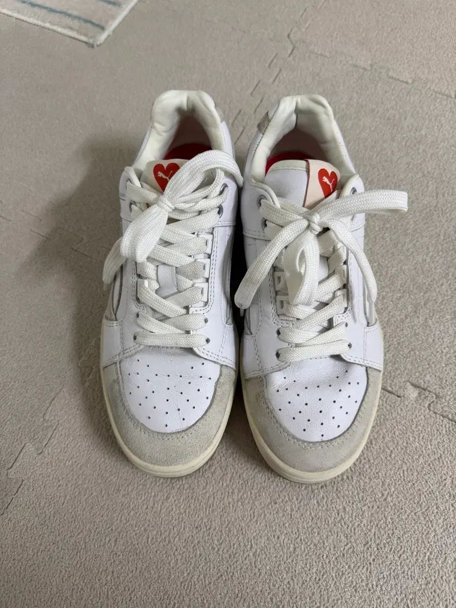 プーマ x アミ スリップストリーム ロー 白 リース 245