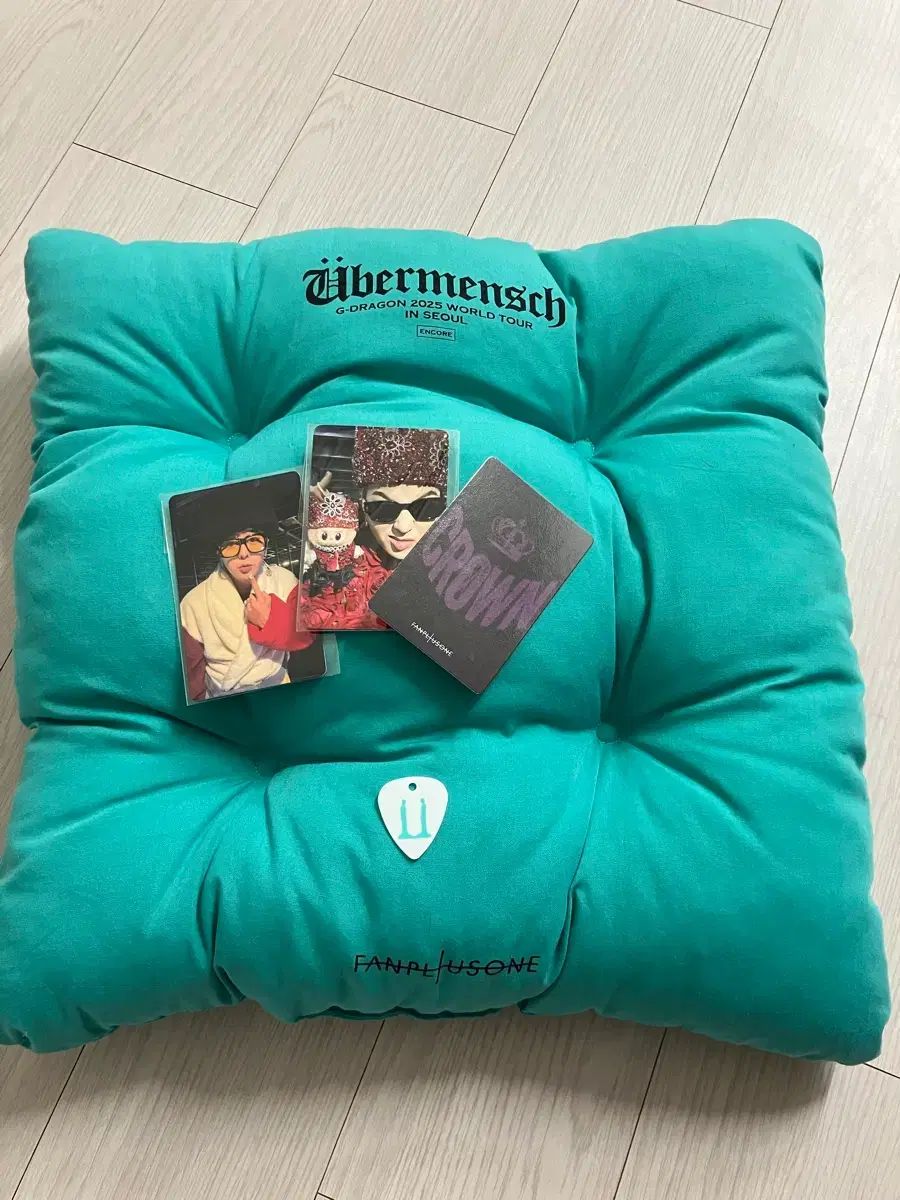 G DRAGON ジードラゴン アンコールコンサート アンコン クッション トレカ ギターピック クラウンカード