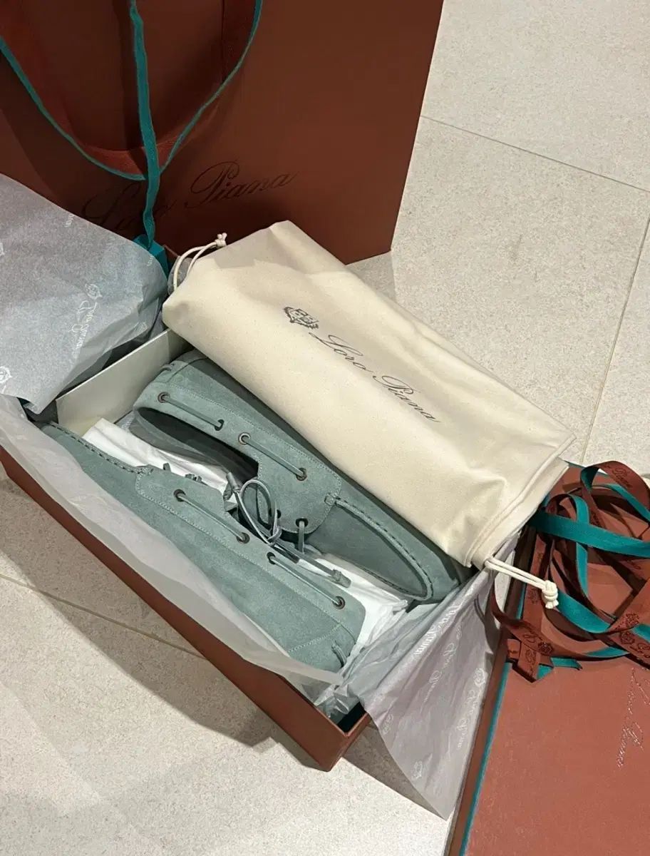 ロロ ピアーナ ウォーク スウェード ボートシューズ