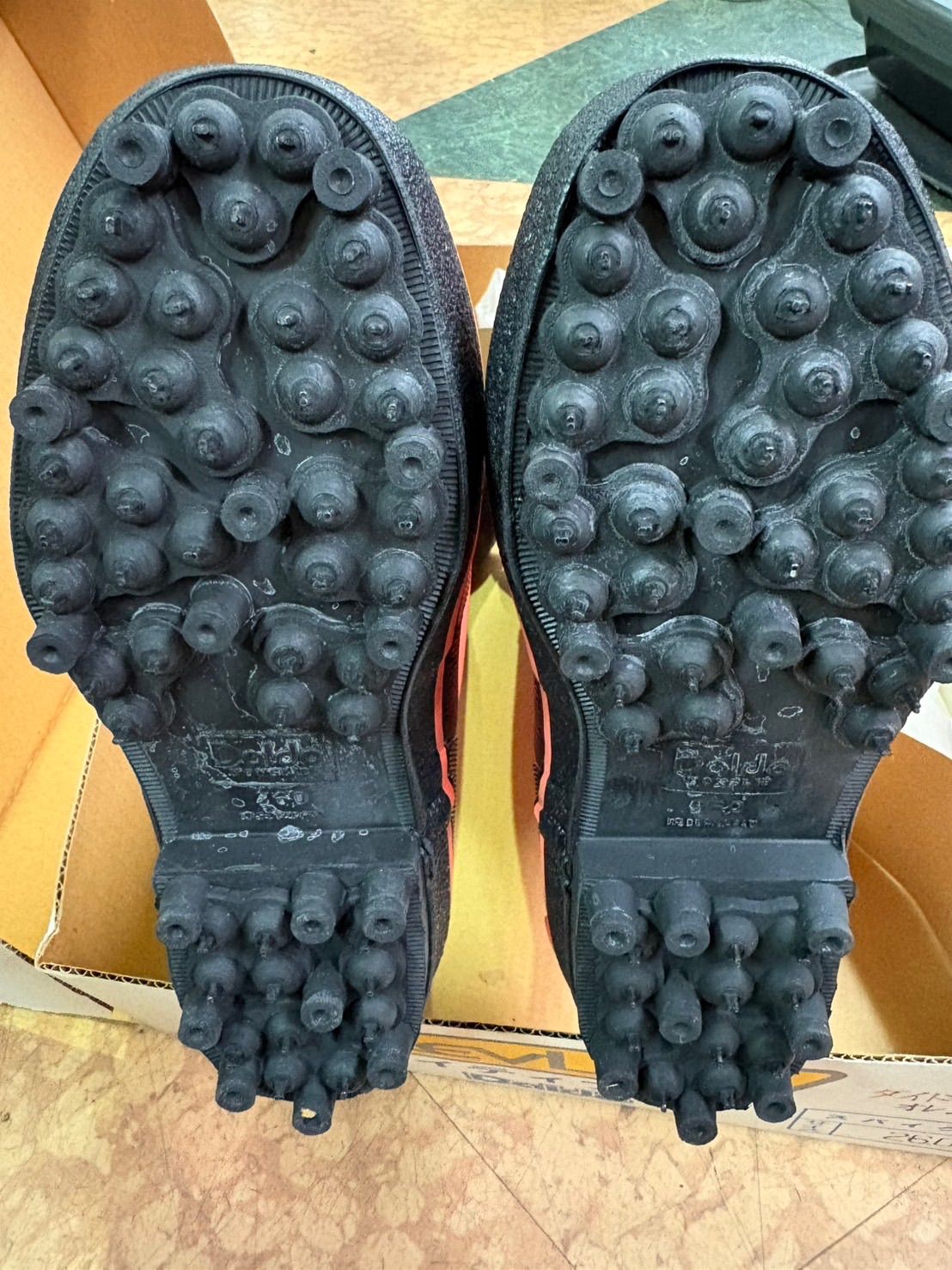 スパイク付き長靴