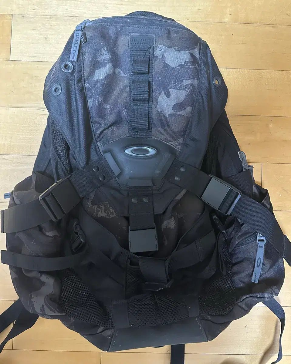 オークリー OAKLEY カモフラージュ バックパック