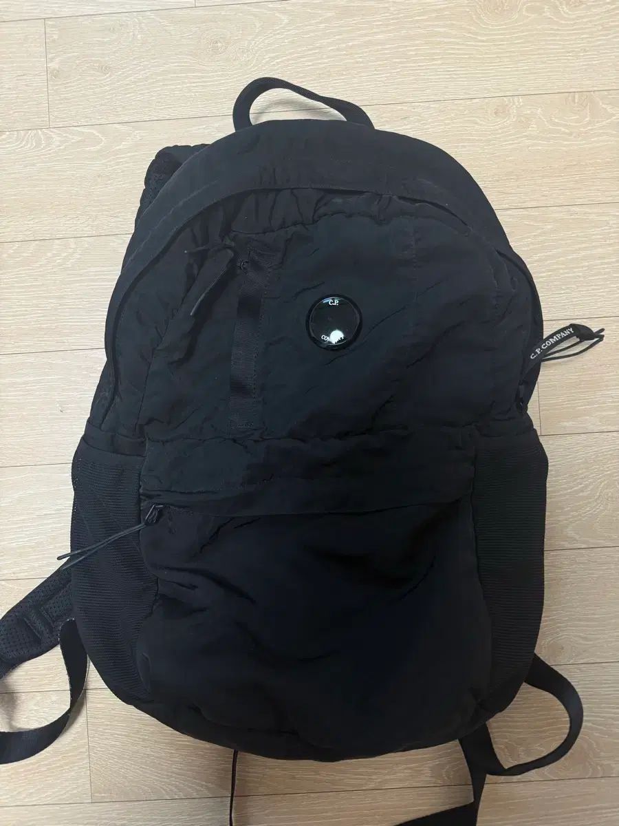 C P COMPANY シーピーカンパニー ナイロン B レンズ バックパック ブラック
