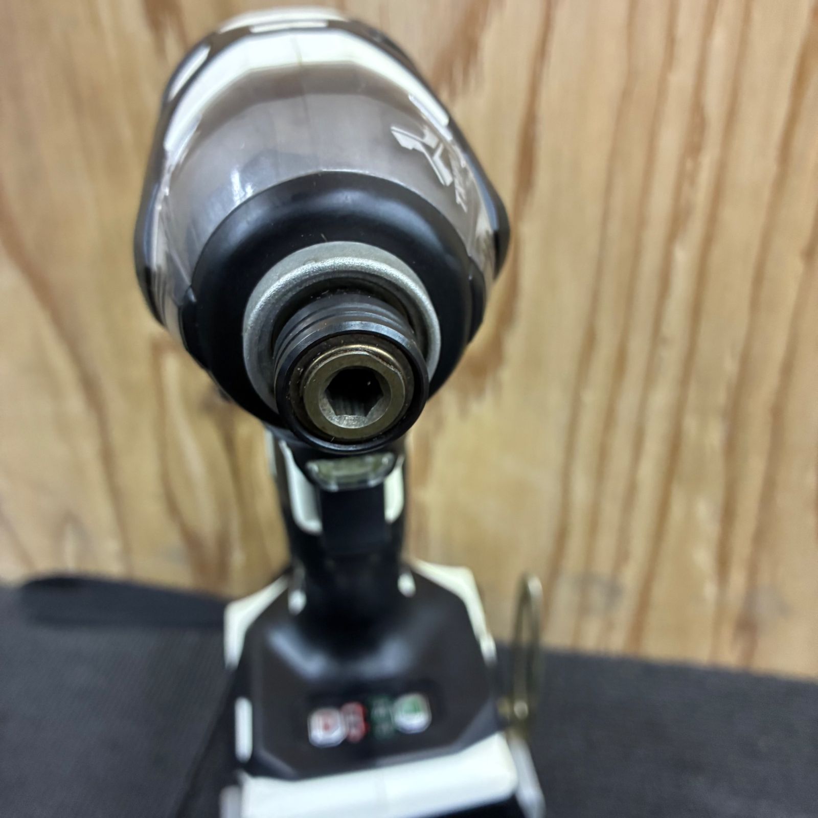 コードレスインパクトドライバー